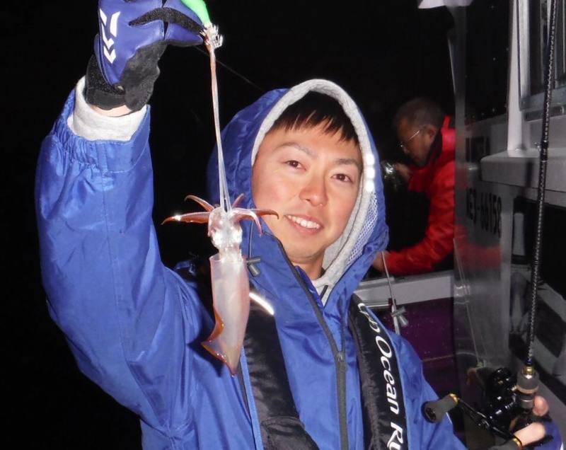 三重県尾鷲 真祐丸さんのイカメタルでイカ釣果