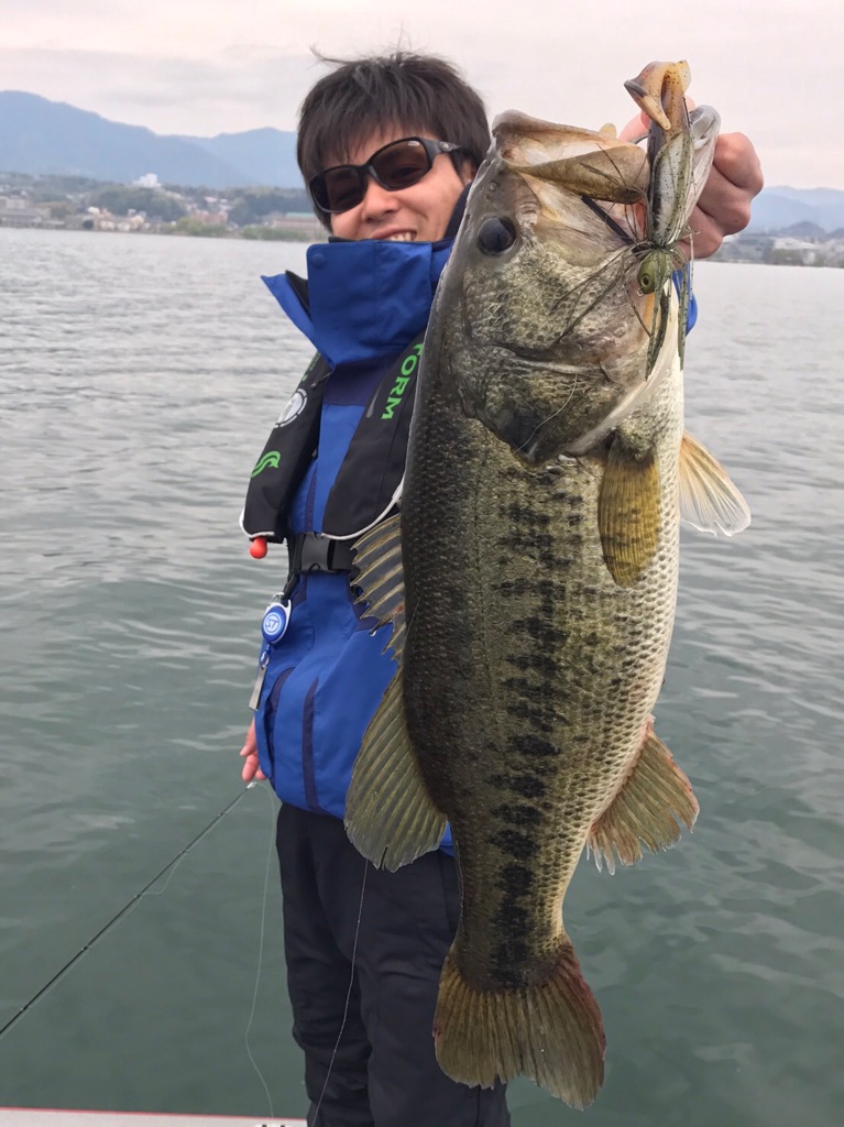 琵琶湖のバスボートでブラックバス釣果
