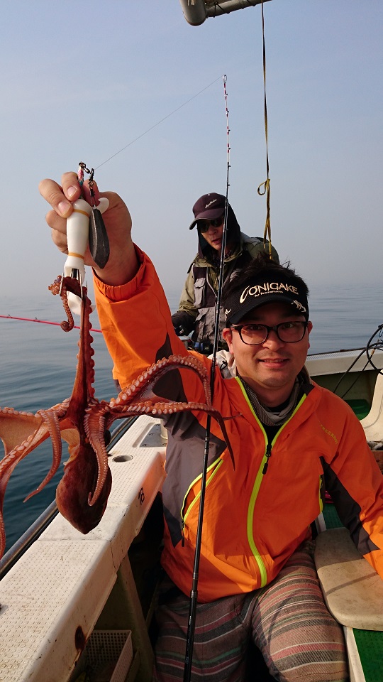 兵庫県東二見沖の船釣りでマダコ釣果