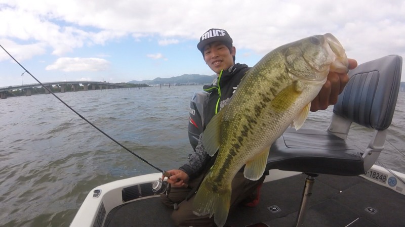 琵琶湖ボートゲームでブラックバス釣果