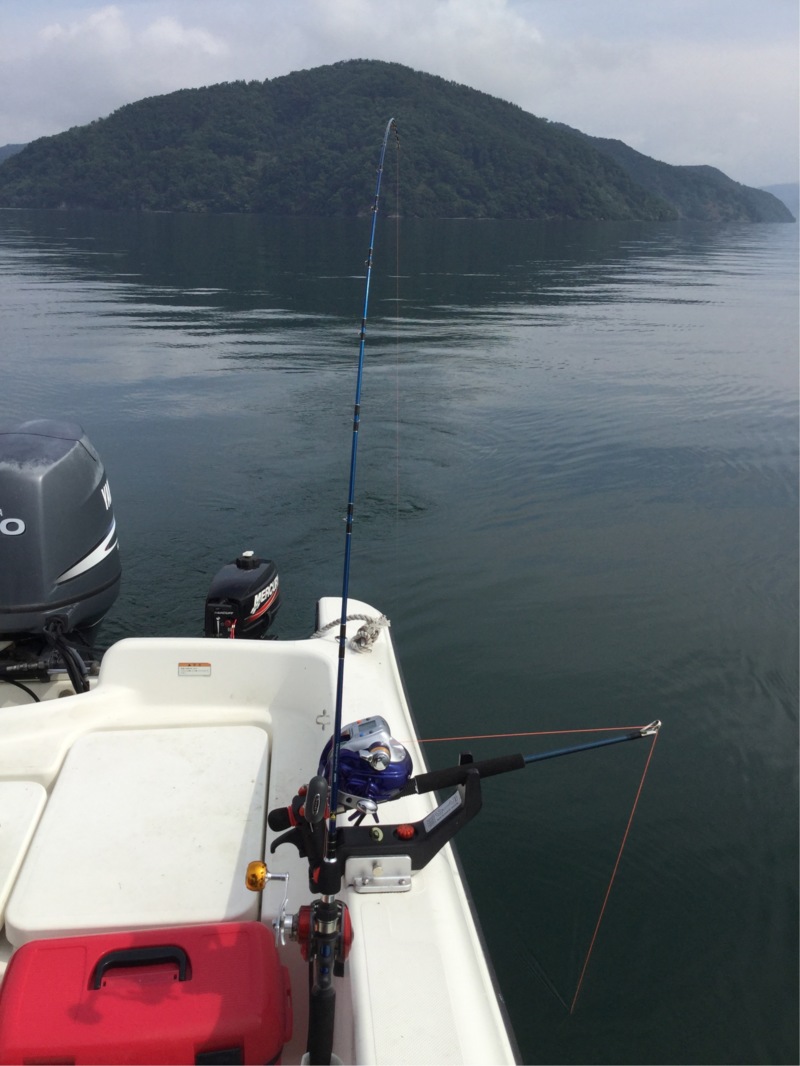 琵琶湖トローリング体験でビワマス釣果