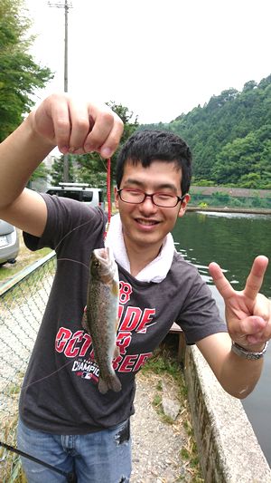 千早赤阪のマス釣場でニジマス釣果