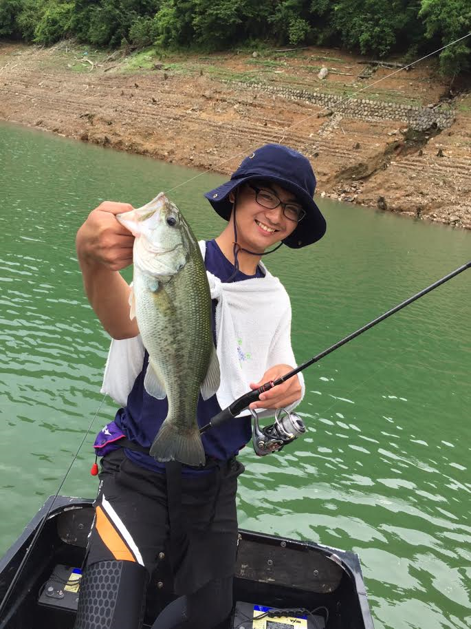 日吉ダムのダムボートでブラックバス釣果