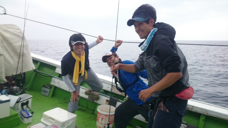 鳥取県 賀露港|大雨の中のイカメタル、ケンサキイカ釣果
