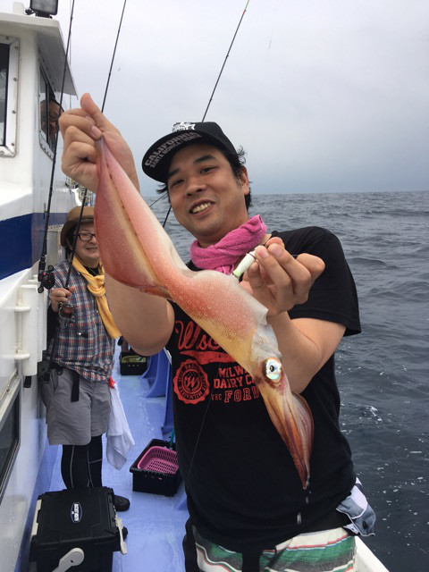 鳥取久幸丸のイカメタルでケンサキイカ釣果