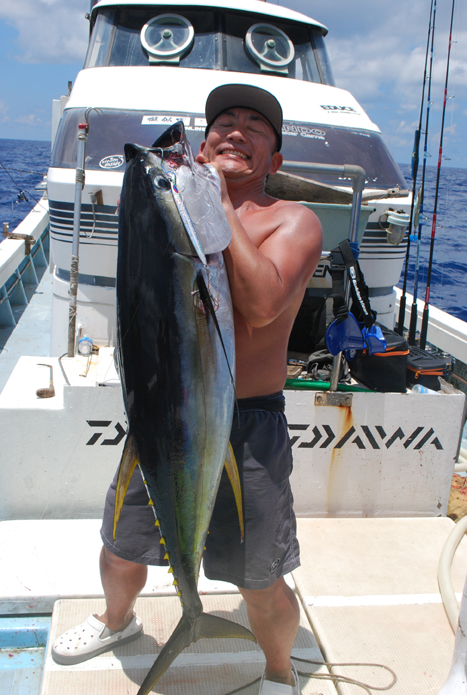 沖縄県久米島 スローピッチジギング キハダマグロ・カツオ釣果