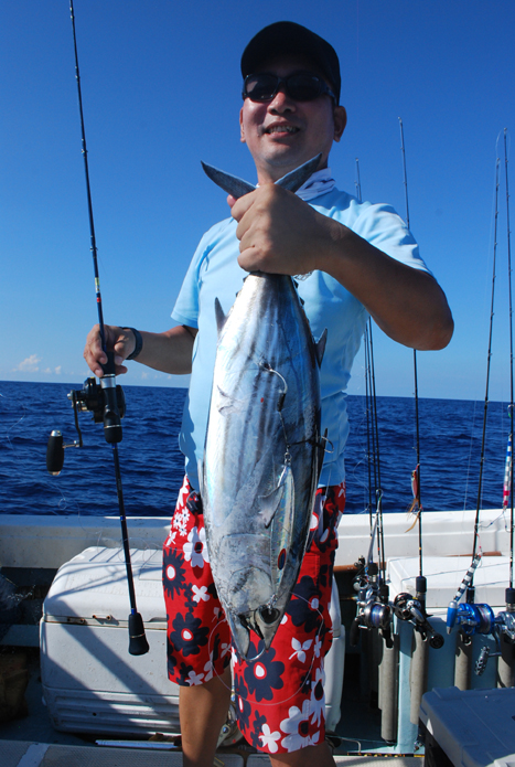 沖縄県久米島 スローピッチジギング キハダマグロ・カツオ釣果