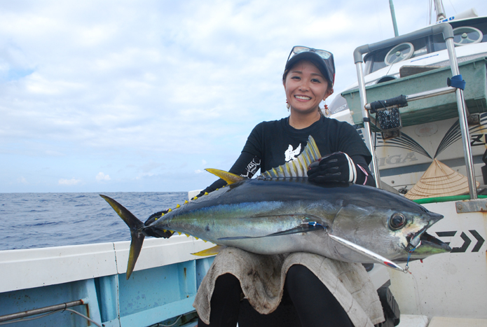 沖縄県久米島 スローピッチジギング キハダマグロ・カツオ釣果