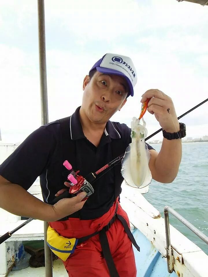 兵庫県明石市/船アオリ・胴付きエギングでアオリイカ60杯釣果