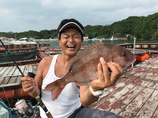 海上釣堀で青物と鯛大量!
