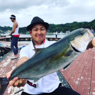 海上釣堀で青物と鯛大量!
