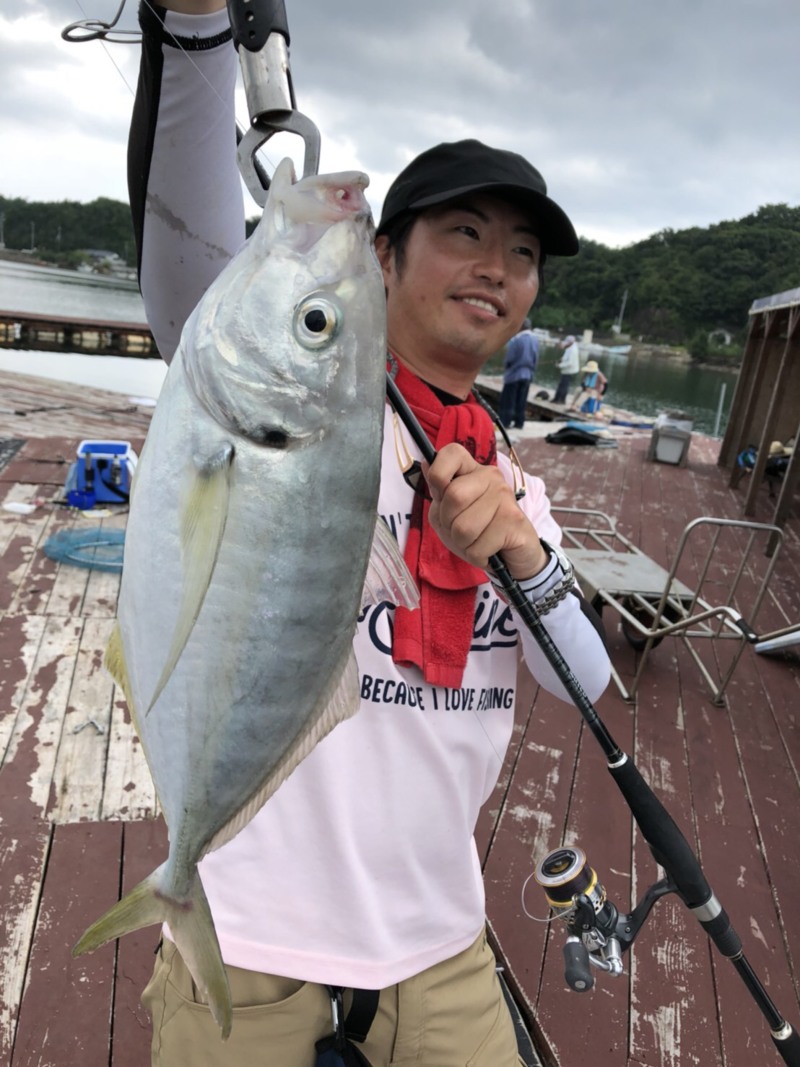 海上釣堀で青物と鯛大量!