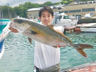 海上釣堀で青物と鯛大量!