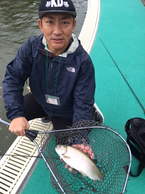 服部緑地ウォーターランドフィッシングパークでトラウト!