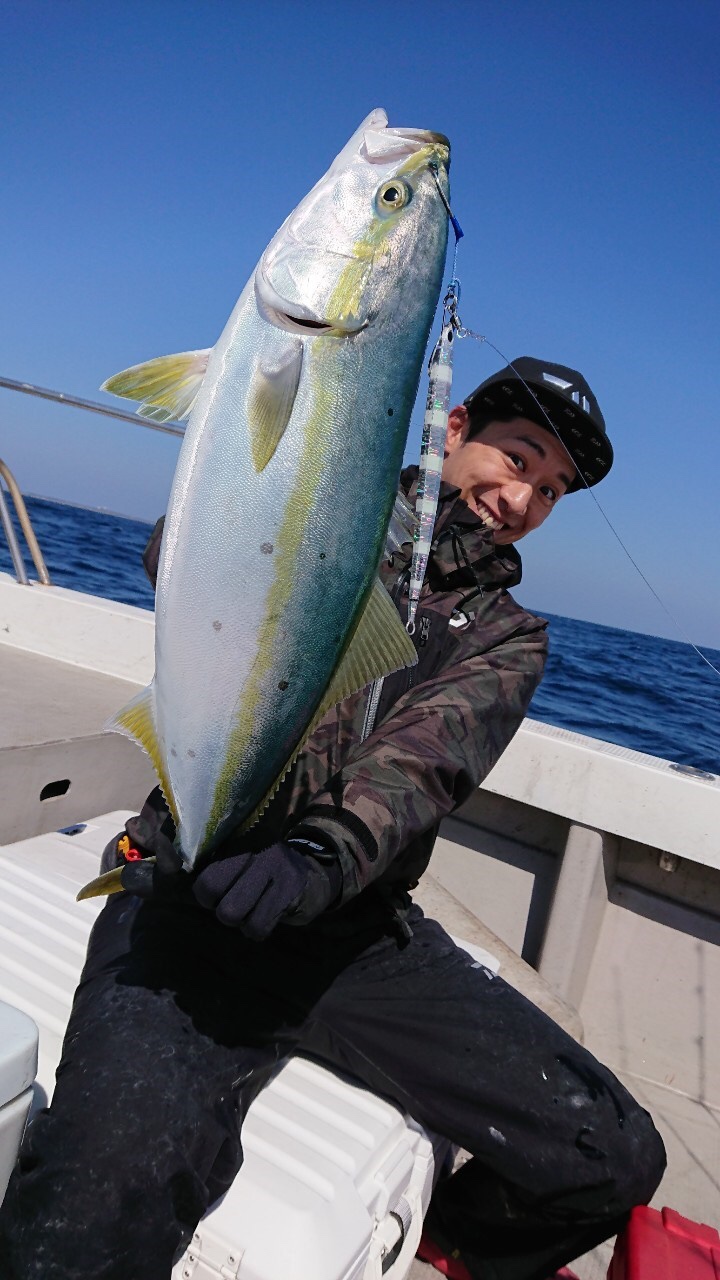 石川県輪島でオフショアジギング│ブリ/メジロ/ワラサGET