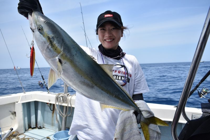 日本海でジギング釣行│ブリを狙う!