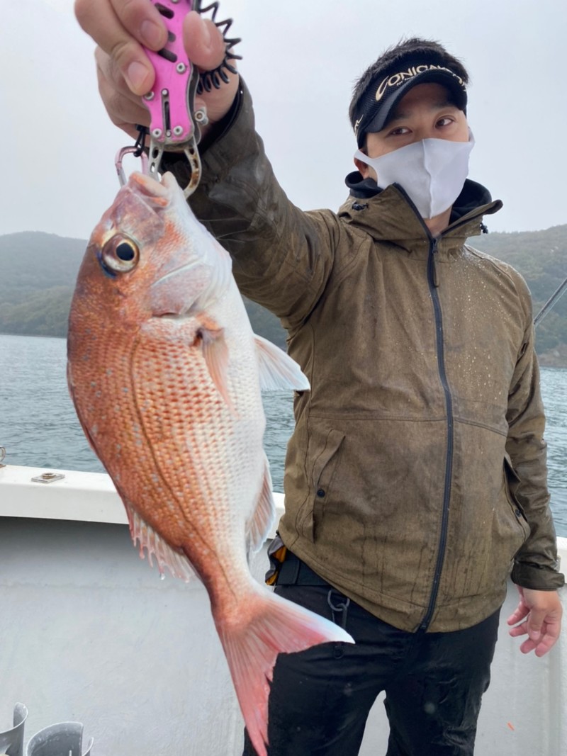 香川県高松市遊漁Gokuの船釣りでタイ・ヒラメ・タチウオ釣果