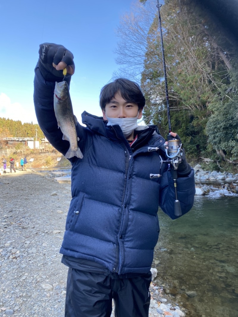 大阪府高槻市の芥川マス釣場でニジマス釣果