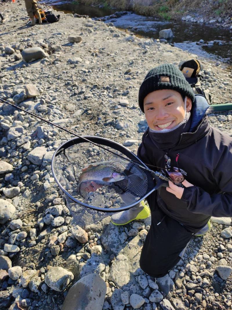 大阪府芥川マス釣場の管理釣り場でニジマス釣果