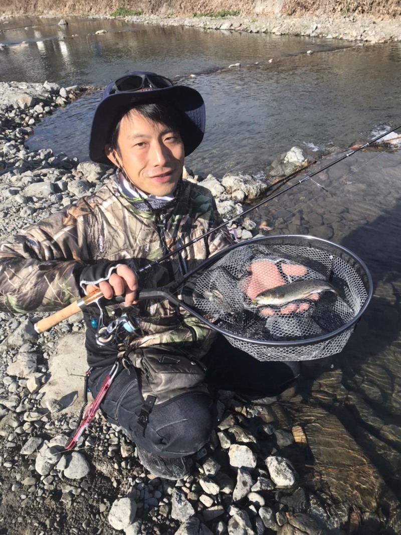大阪府芥川マス釣場の管理釣り場でニジマス釣果