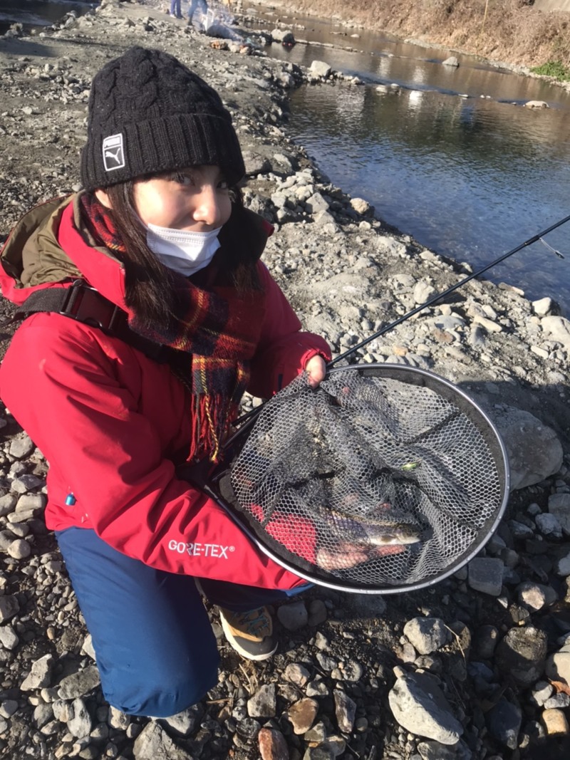 大阪府芥川マス釣場の管理釣り場でニジマス釣果