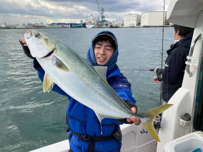 大阪府F×Fの船釣りでブリ・メジロ・アジ・サバ釣果