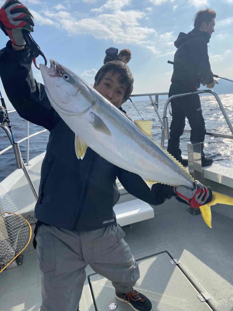京都府宮津エビスの船釣りでブリ・メジロ・ハマチ釣果
