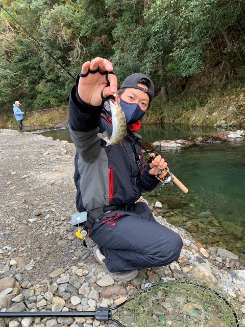 大阪府高槻の芥川マス釣り場でニジマス・アマゴ釣果