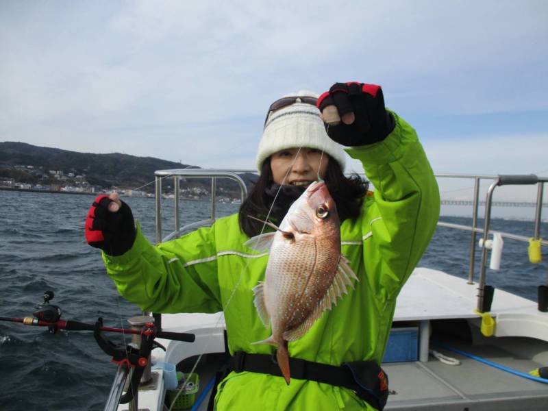 兵庫県明石沖ブルズアイの船釣りで鯛・メジロ釣果
