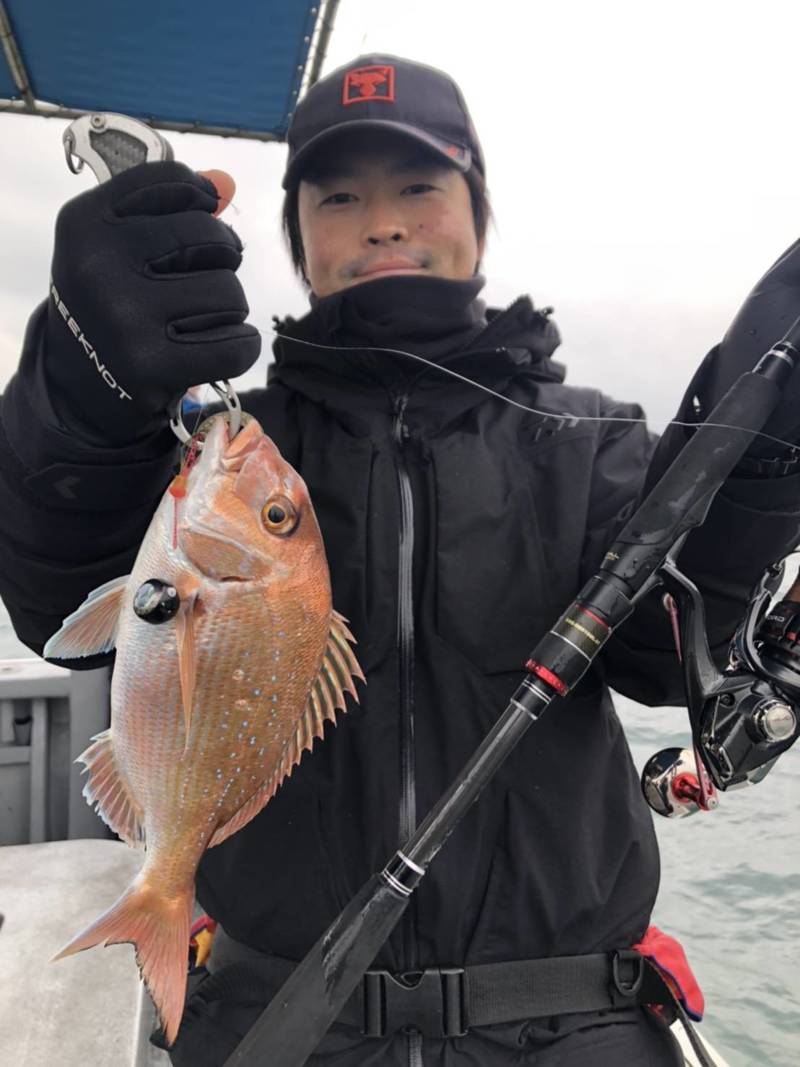 兵庫県明石海峡利弥丸の船釣りでマダイ釣果