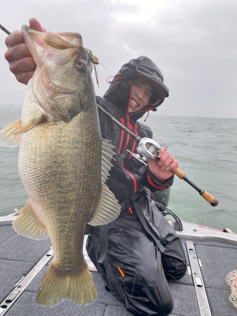 滋賀県琵琶湖のバスフィッシングでブラックバス釣果