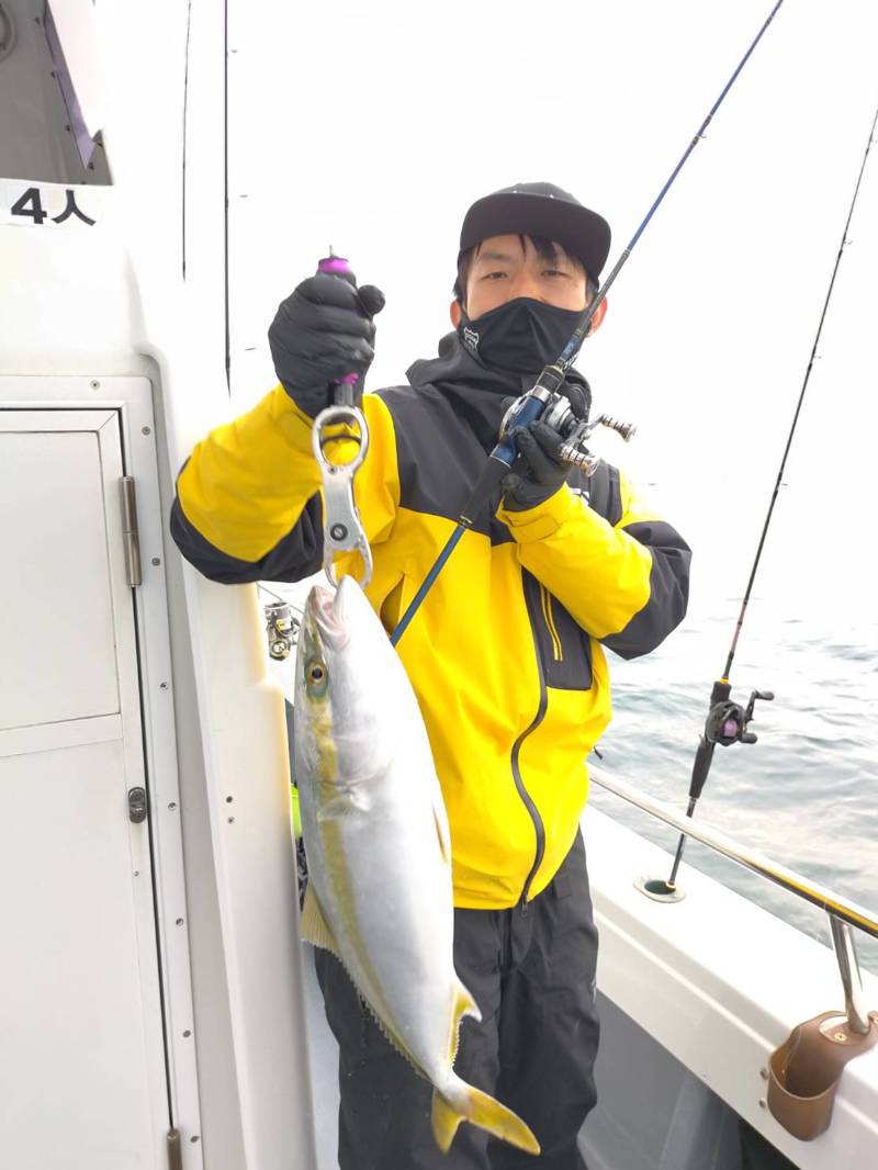 和歌山県加太近辺白墨丸の船釣りで真鯛釣果