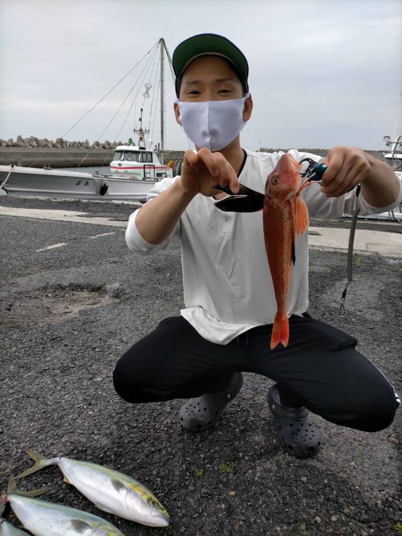 和歌山県加太近辺白墨丸の船釣りで真鯛釣果