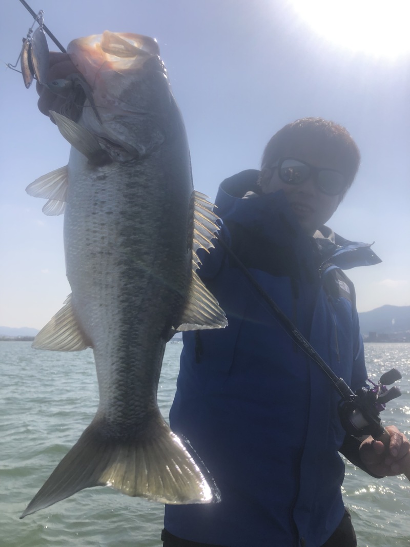 滋賀県琵琶湖のバスフィッシングでブラックバス釣果