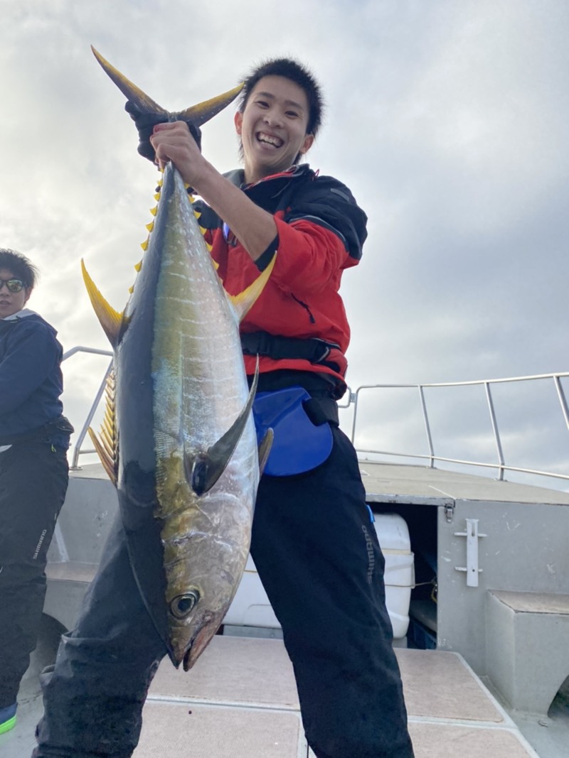 三重県ディープブルーのキャスティングでキハダマグロ釣果