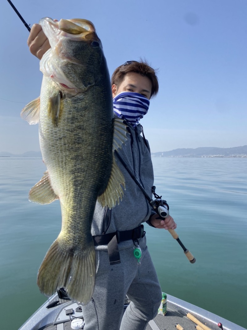 滋賀県琵琶湖のボートゲームでブラックバス釣果