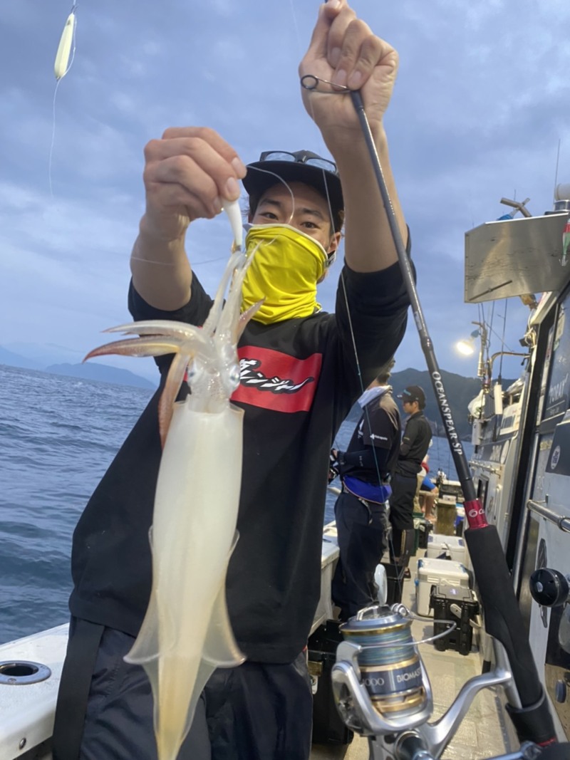 福井県犬熊第七佐藤丸の船釣りでイカ釣果