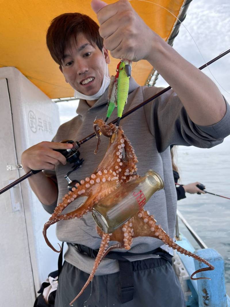 兵庫県明石ステイゴールドの船釣りでタコ釣果