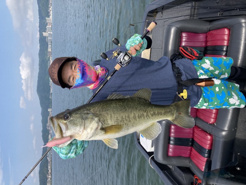 滋賀県琵琶湖レークマリーナのバスボートでブラックバス釣果