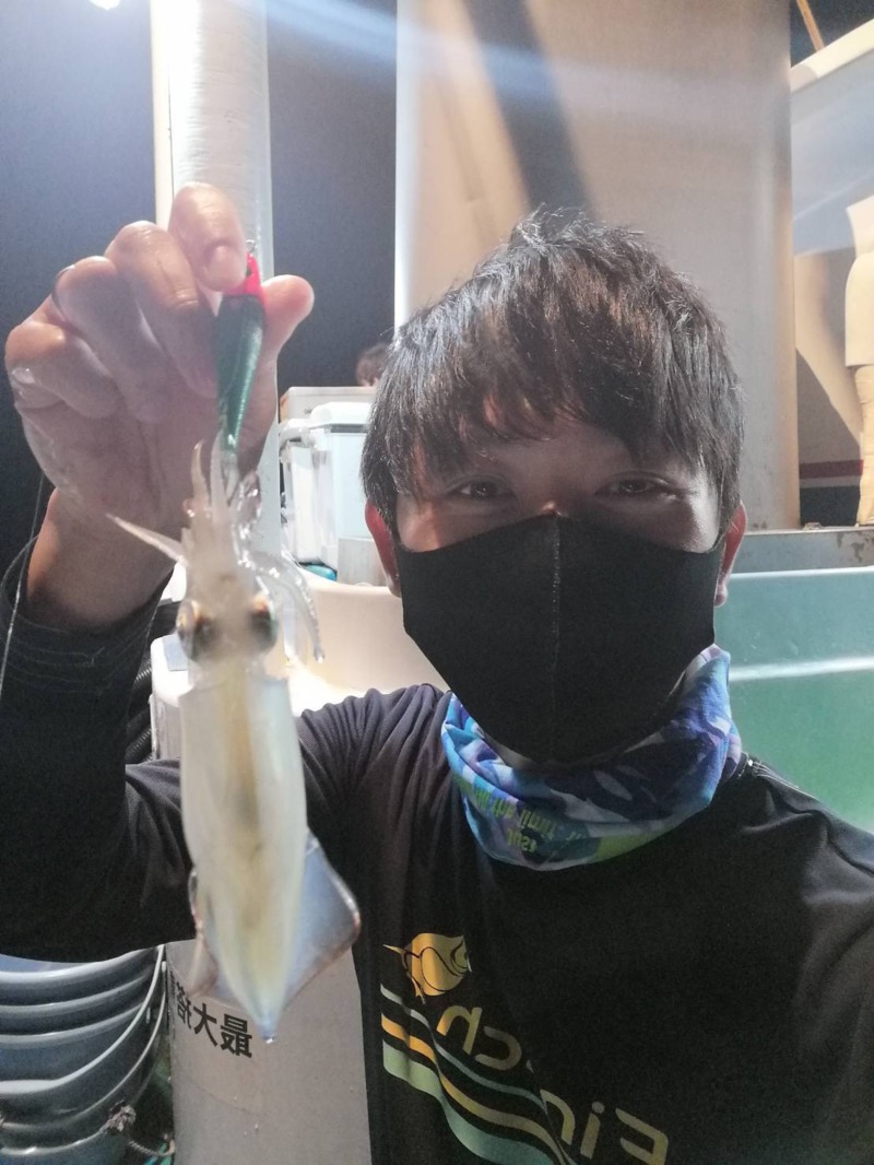 和歌山県白浜町代々丸の船釣りでイカ釣果