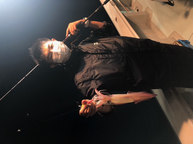 福井県世久見の仕立て船でイカ・アジ・鯛釣果