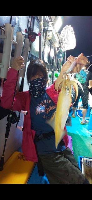 福井県こみなみ丸の船釣りでイカ釣果