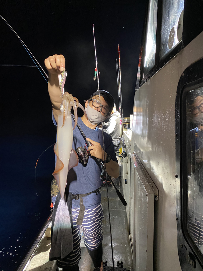 鳥取県鳥取市夕凪の船釣りでケンサキイカ釣果