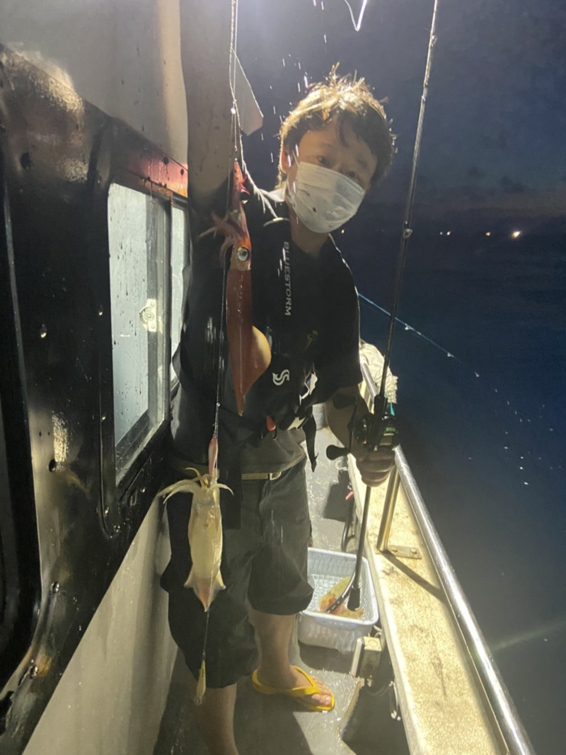 鳥取県鳥取市夕凪の船釣りでケンサキイカ釣果