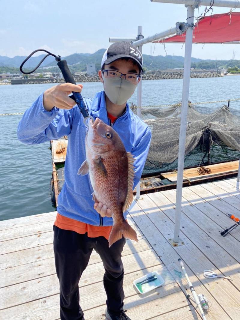 大阪府海上釣堀岬の釣り堀でマダイ・カンパチ釣果