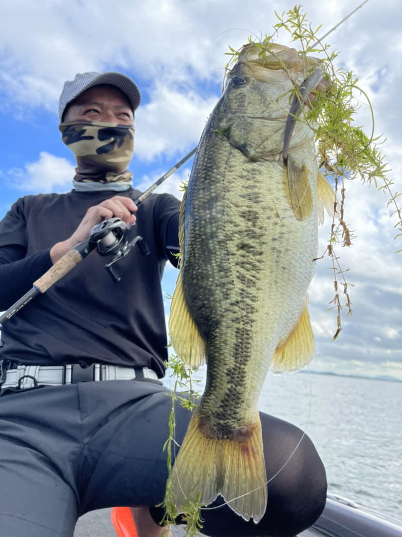 滋賀県琵琶湖のたまらんばい永野さんのガイドでブラックバス釣果