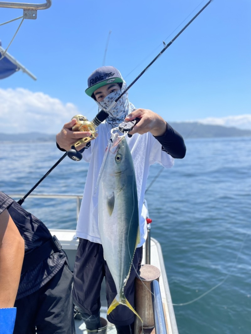 和歌山県オーシャンスターの船釣りでハマチ釣果