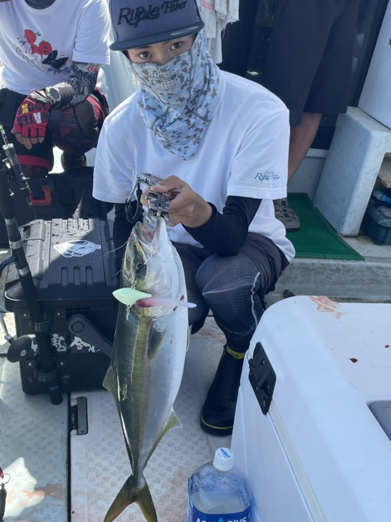 和歌山県オーシャンスターの船釣りでハマチ釣果