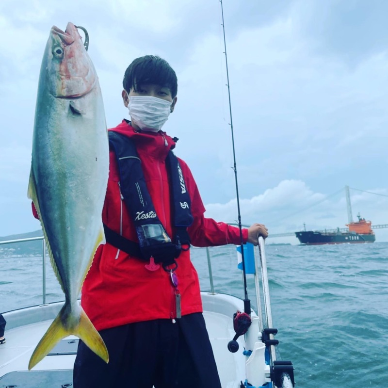 兵庫県CHASEの船釣りで青物釣果