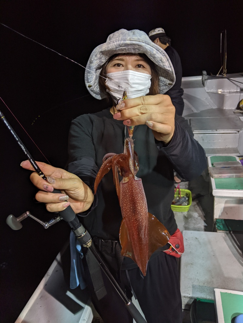 鳥取県賀露港北祐丸のイカメタルで白イカ釣果